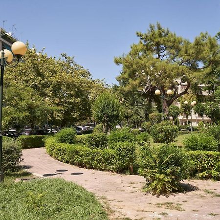 Urban Heights 3Bd Apt, Next To Hilton Athena Bagian luar foto