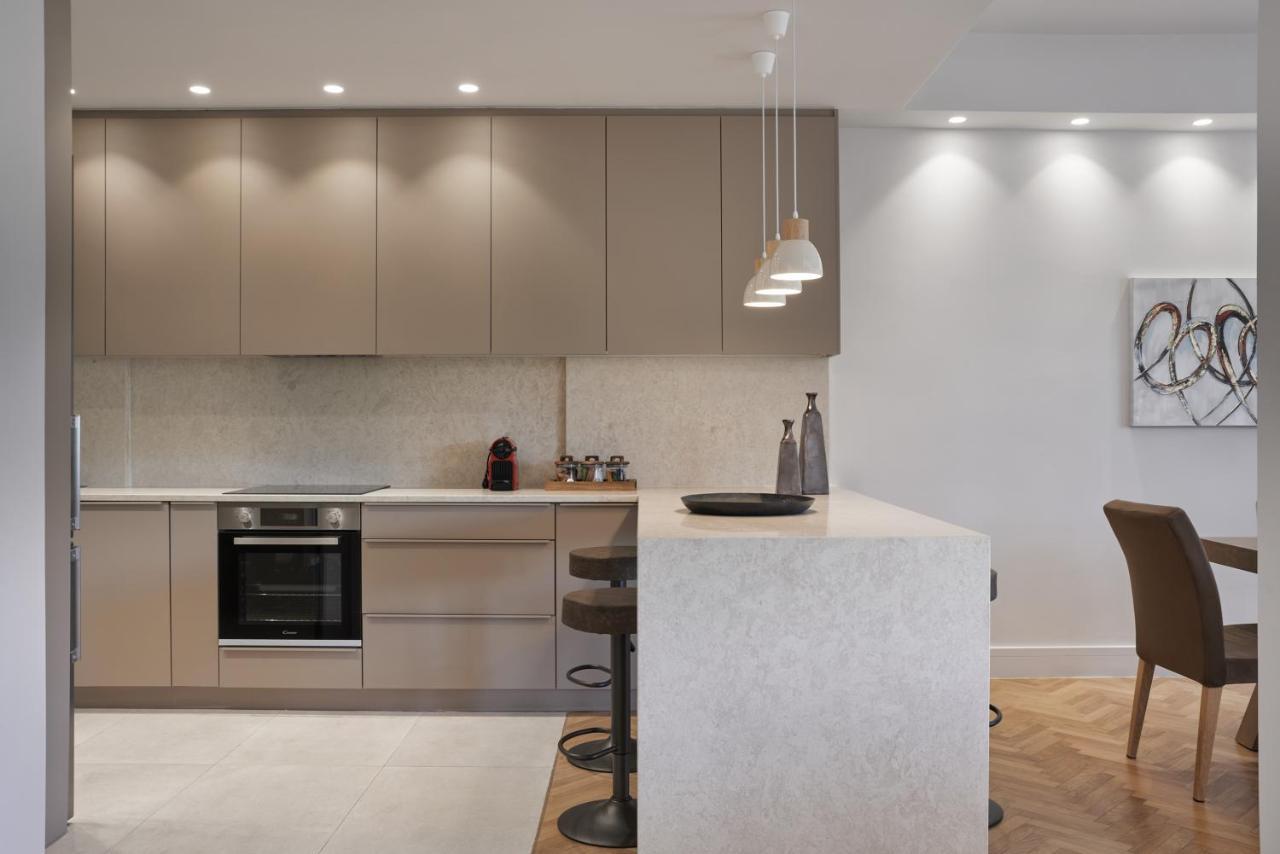 Urban Heights 3Bd Apt, Next To Hilton Athena Bagian luar foto